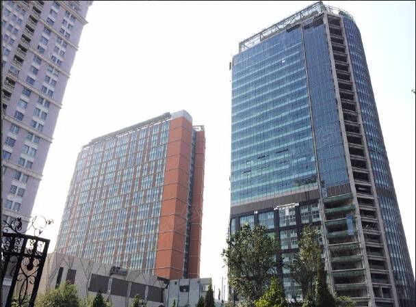 諾金中心為首旅集團(tuán)在燕翔飯店原址上打造的全新高端商業(yè)綜合體。項目坐落于北京國門區(qū)域的麗都商圈，區(qū)域擁有的商住配套及花園式辦公氛圍。諾金中心入駐企業(yè)都有哪些？